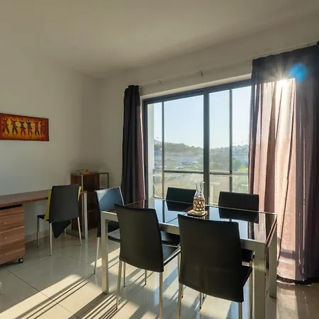 Δωμάτια σε οικογενειακή κατοικία Cozy Bedroom, Shared Bathroom - Shared Flat -gzira Gzira