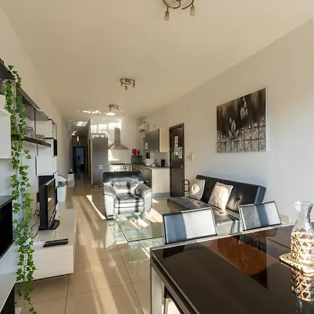 Cozy Bedroom, Shared Bathroom - Shared Flat -gzira *