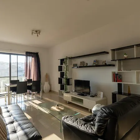 Pansiyon Cozy Bedroom, Shared Bathroom - Shared Flat -gzira