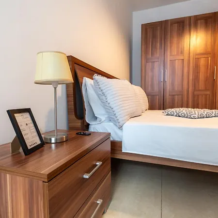 Cozy Bedroom, Shared Bathroom -gzira