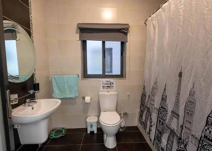 Cozy Bedroom, Shared Bathroom -gzira Homestay